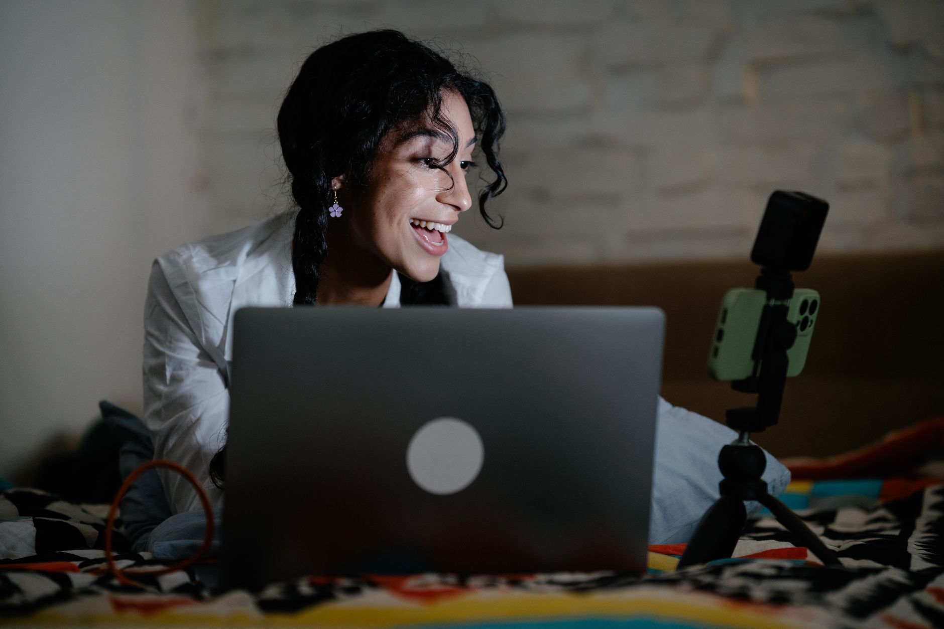 laptop gaming video call